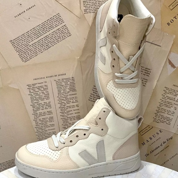 Veja V-15 High Top Sneakers Light Sand Leather
  Size: 37 / 6 - 6.5 - Picture 3 of 7